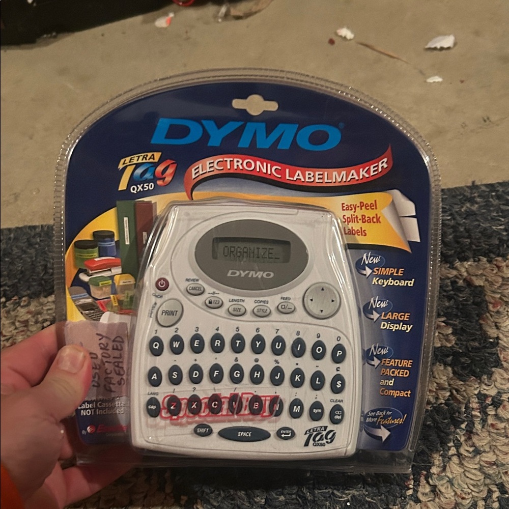 Dymo Electronic Labelmaker in White and Blue Packaging